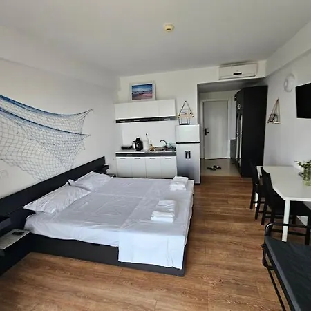 Lägenhet Studio Cu Piscina In Blaxy *